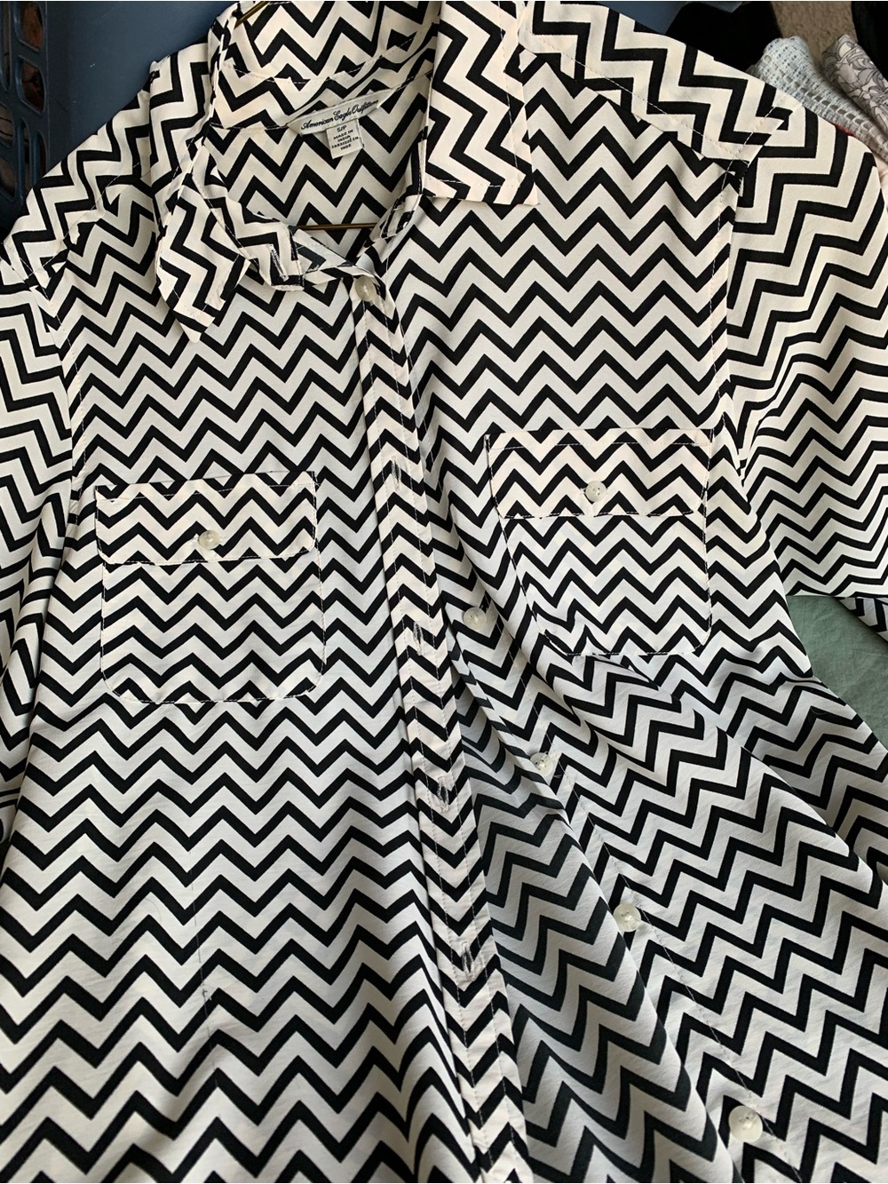 American Eagle Outfitters Black & White Chevron Button-Down Shirt